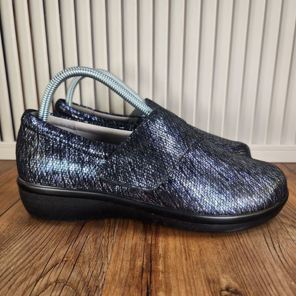 Alegria Lauryn Women 8.5 EU 38W Wide Blue Iridescent Metallic Comfort Clog Shoes